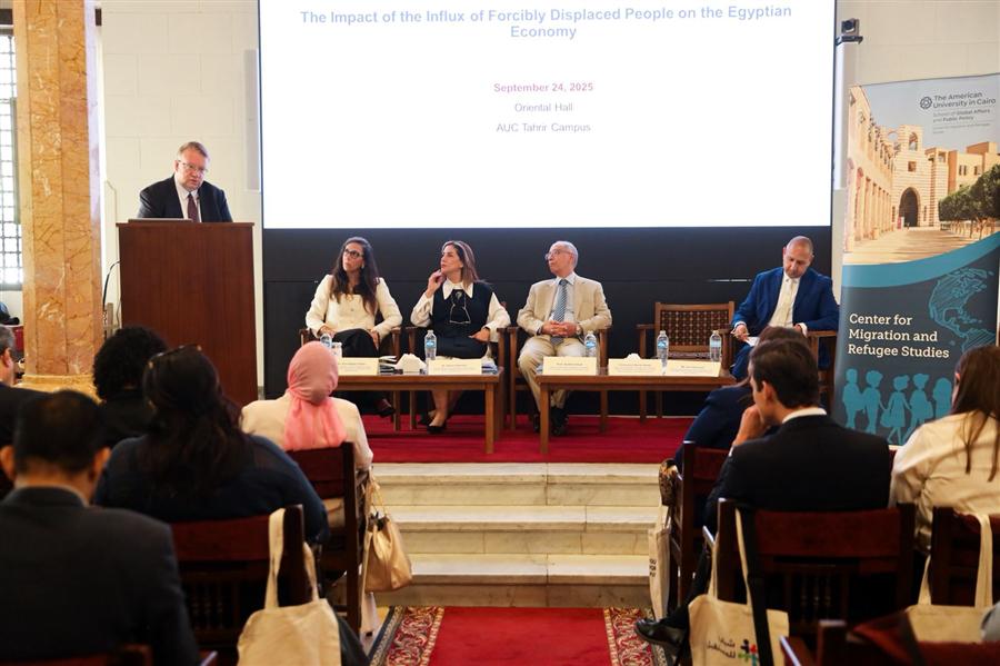 خبراء ومسئولون دوليون يناقشون آثار تدفق المهاجرين قسريًا على الاقتصاد المصري بالجامعة الأمريكية